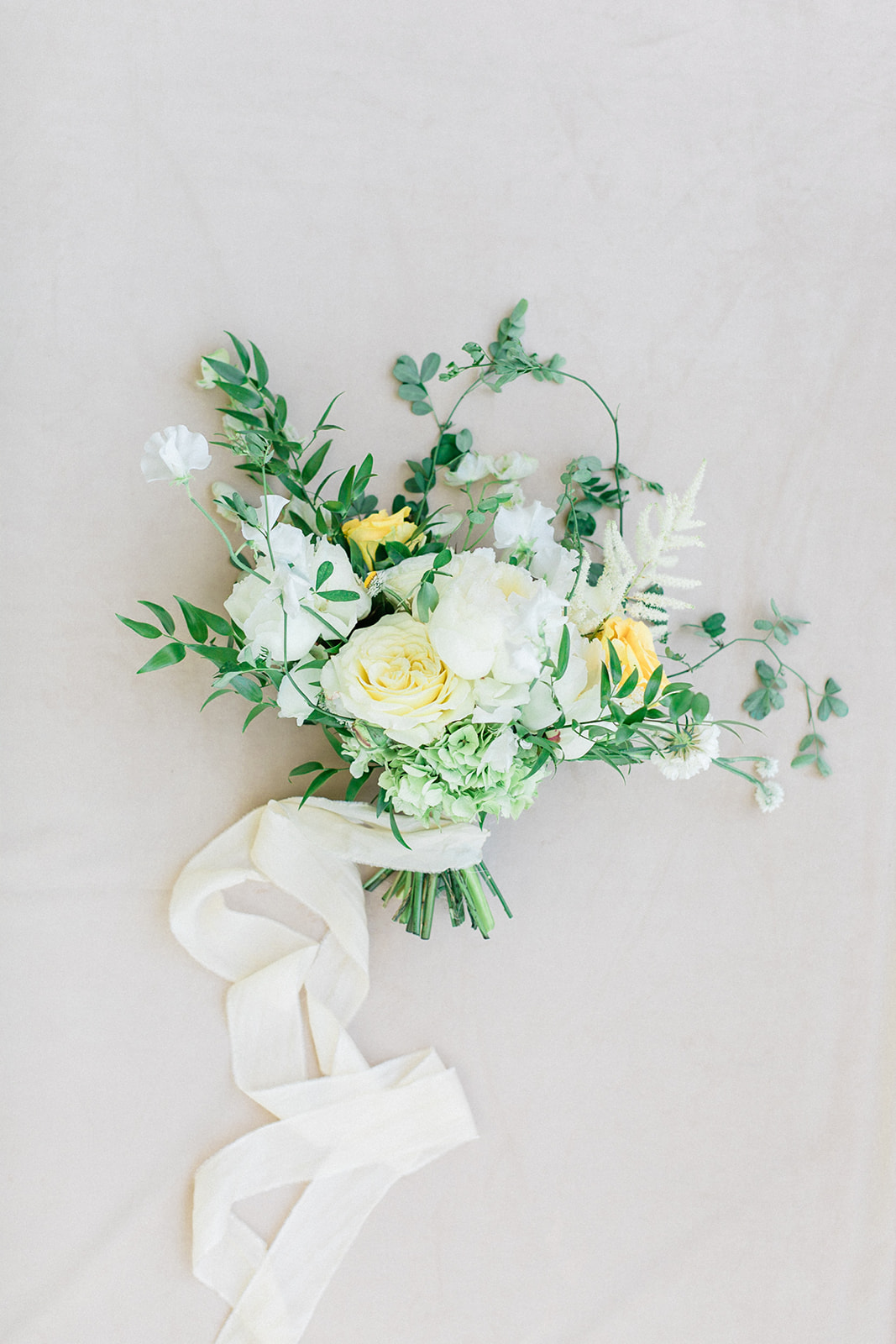 bouquet de mariage fleurs jaunes et blanches