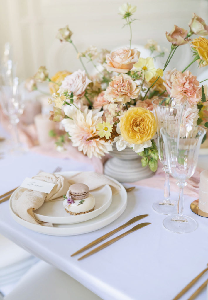 decoration de table mariage caramel et blush rose